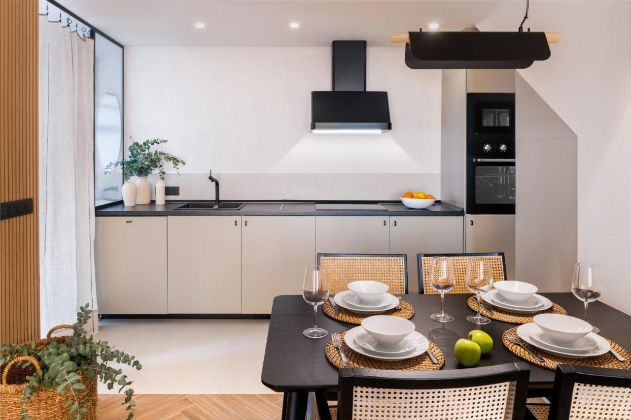 סביליה Magno Apartments Robles With Jacuzzi And Private Parking מראה חיצוני תמונה